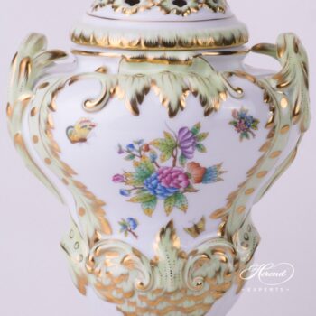 Queen Victoria - VBO pattern Fancy Vase - Herend porcelain.