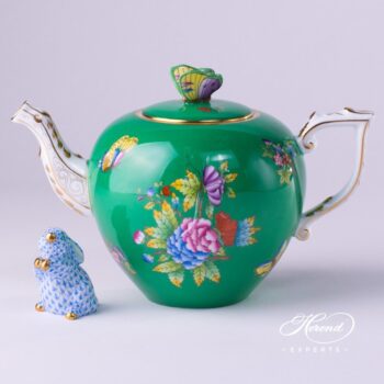 Tea Pot w. Butterfly Knob 20606-0-17 VE-FV Queen Victoria VBO design on Green Background. Herend fine china tableware. Hand painted