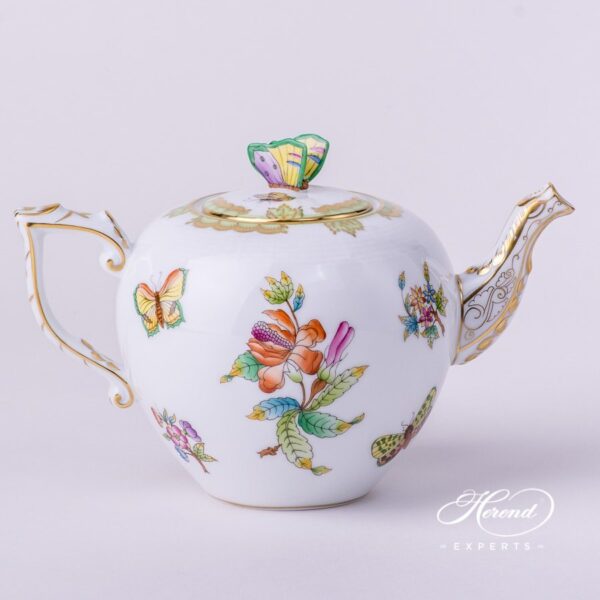 Tea Pot w. Butterfly Knob 606-0-17 VBO Queen Victoria pattern. Herend fine china hand painted. Classic Royal Family design