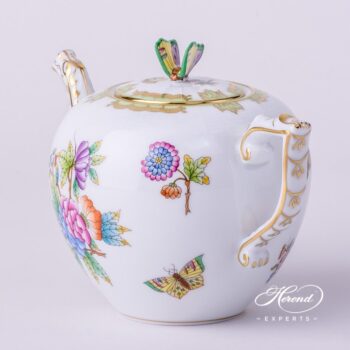 Tea Pot w. Butterfly Knob 606-0-17 VBO Queen Victoria pattern. Herend fine china hand painted. Classic Royal Family design