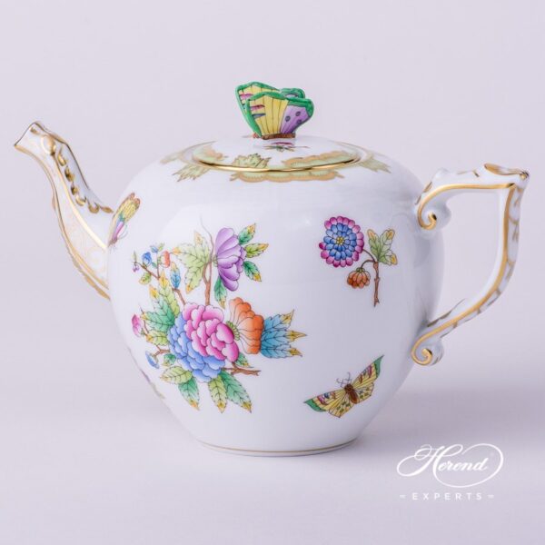 Tea Pot w. Butterfly Knob 606-0-17 VBO Queen Victoria pattern. Herend fine china hand painted. Classic Royal Family design