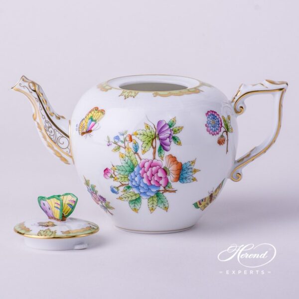 Tea Pot w. Butterfly Knob 606-0-17 VBO Queen Victoria pattern. Herend fine china hand painted. Classic Royal Family design