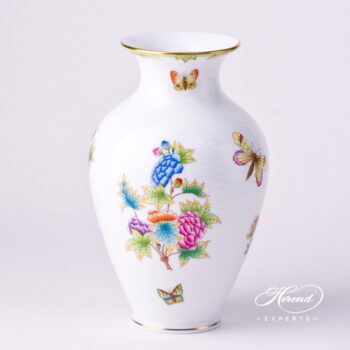 Vase, medium 6762-0-00 VBO Queen Victoria design. Herend fine china hand painted. Classic pattern. Ornaments