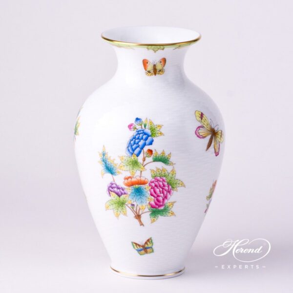 Vase, medium 6762-0-00 VBO Queen Victoria design. Herend fine china hand painted. Classic pattern. Ornaments