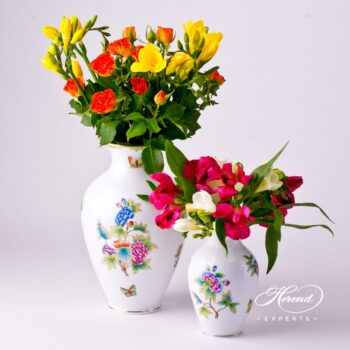 Vase, medium 6762-0-00 VBO Queen Victoria design. Herend fine china hand painted. Classic pattern. Ornaments