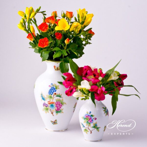 Vase, medium 6762-0-00 VBO Queen Victoria design. Herend fine china hand painted. Classic pattern. Ornaments