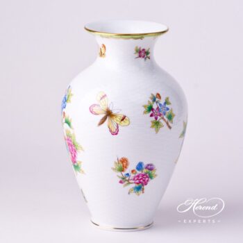 Vase, medium 6762-0-00 VBO Queen Victoria design. Herend fine china hand painted. Classic pattern. Ornaments