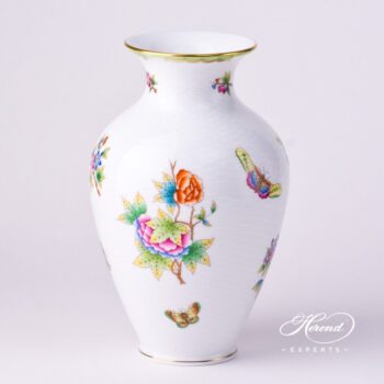 Vase, medium 6762-0-00 VBO Queen Victoria design. Herend fine china hand painted. Classic pattern. Ornaments
