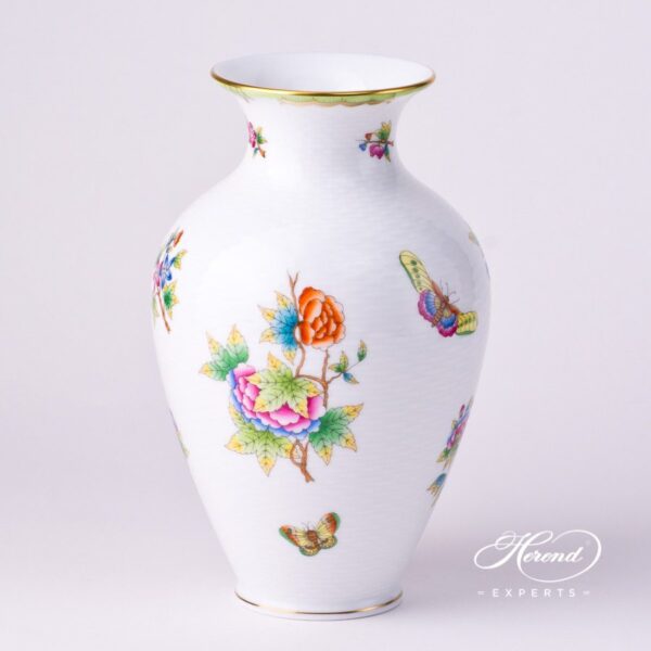 Vase, medium 6762-0-00 VBO Queen Victoria design. Herend fine china hand painted. Classic pattern. Ornaments