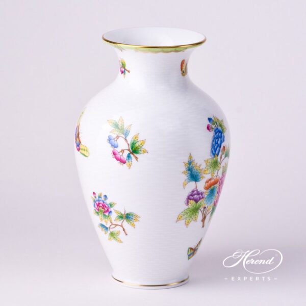 Vase, medium 6762-0-00 VBO Queen Victoria design. Herend fine china hand painted. Classic pattern. Ornaments