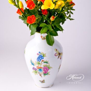 Vase, medium 6762-0-00 VBO Queen Victoria design. Herend fine china hand painted. Classic pattern. Ornaments