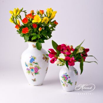 Vase, small 6763-0-00 VBO Queen Victoria design. Herend fine china hand painted. Classic pattern. Ornaments