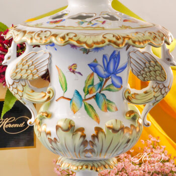 Fancy Vase w. Dragon Handles 6487-0-19 Old Queen Victoria design. Herend fine china