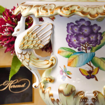 Fancy Vase w. Dragon Handles 6487-0-19 Old Queen Victoria design. Herend fine china
