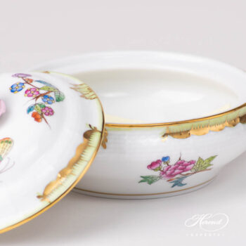 Patty Pan w. Rose Knob 388-0-09 VBA Queen Victoria design. Herend porcelain