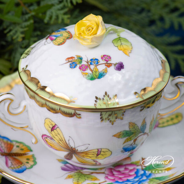 Herend Victoria VBO soup cup with rose knob. Closeup on the lid.