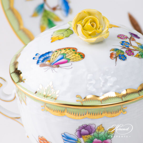Soup Cup with Saucer and Lid 1718-0-09 VBO Queen Victoria pattern. Herend porcelain