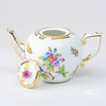 Tea Pot with Rose Knob 607-0-09 VBO Queen Victoria pattern. Herend porcelain