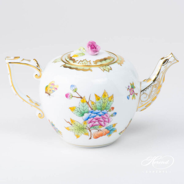 Tea Pot with Rose Knob 607-0-09 VBO Queen Victoria pattern of Herend.