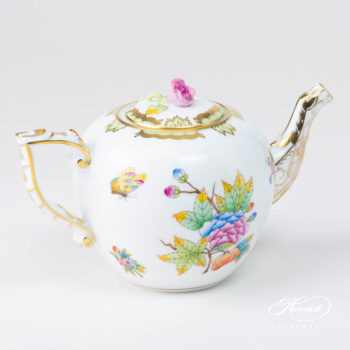 Tea Pot with Rose Knob 607-0-09 VBO Queen Victoria pattern of Herend.