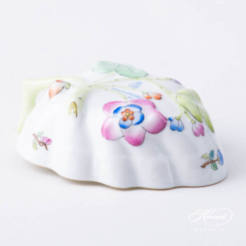 Sugar Bowl 492-0-00 VBA Queen Victoria design. Herend porcelain