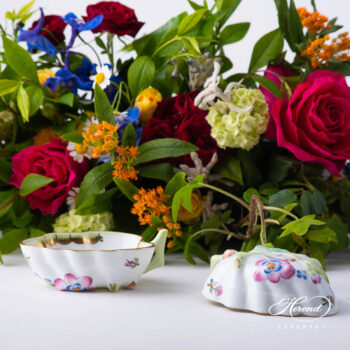 Sugar Bowl 492-0-00 VBA Queen Victoria design. Herend porcelain
