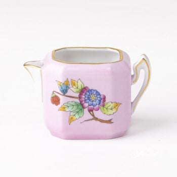 Victoria Creamer pink background 4476-0-00 VE-FP-1