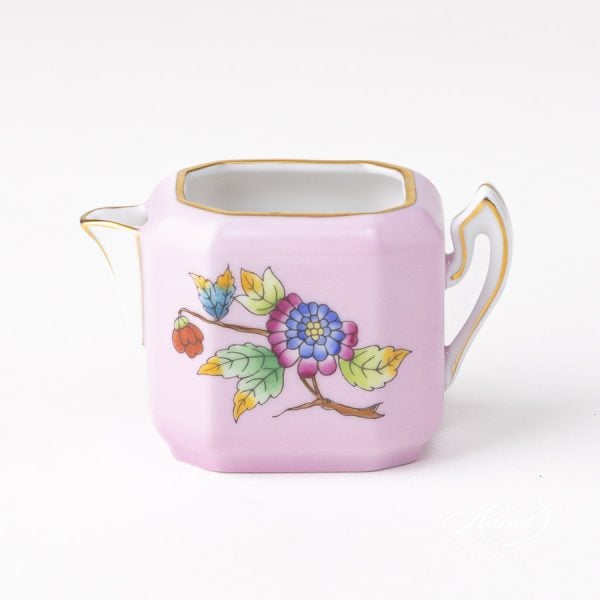 Victoria Creamer pink background 4476-0-00 VE-FP-1