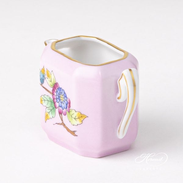 Victoria Creamer pink background 4476-0-00 VE-FP-1