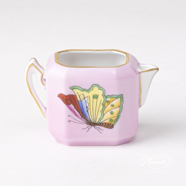 Victoria Creamer pink background 4476-0-00 VE-FP-1